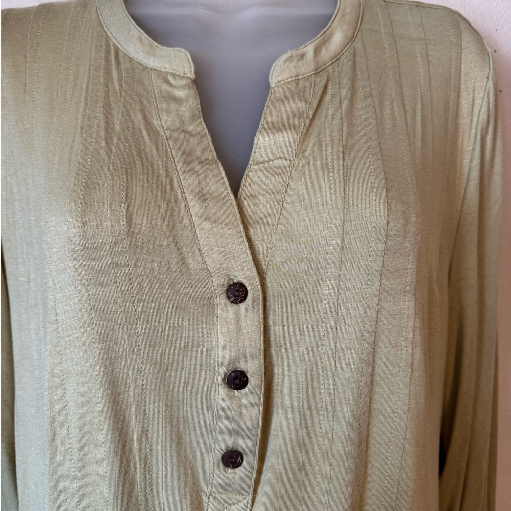 NWT Wonderly Sage Top  MEDIUM   SPRING/SUMMER    #N - Picture 2 of 9